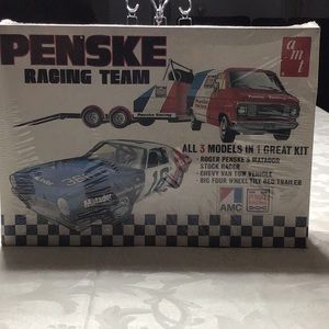 AMT Penske racing team till trailer. van model kit